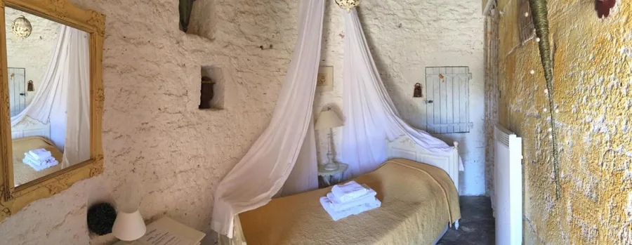 Chambre avec lit de charme